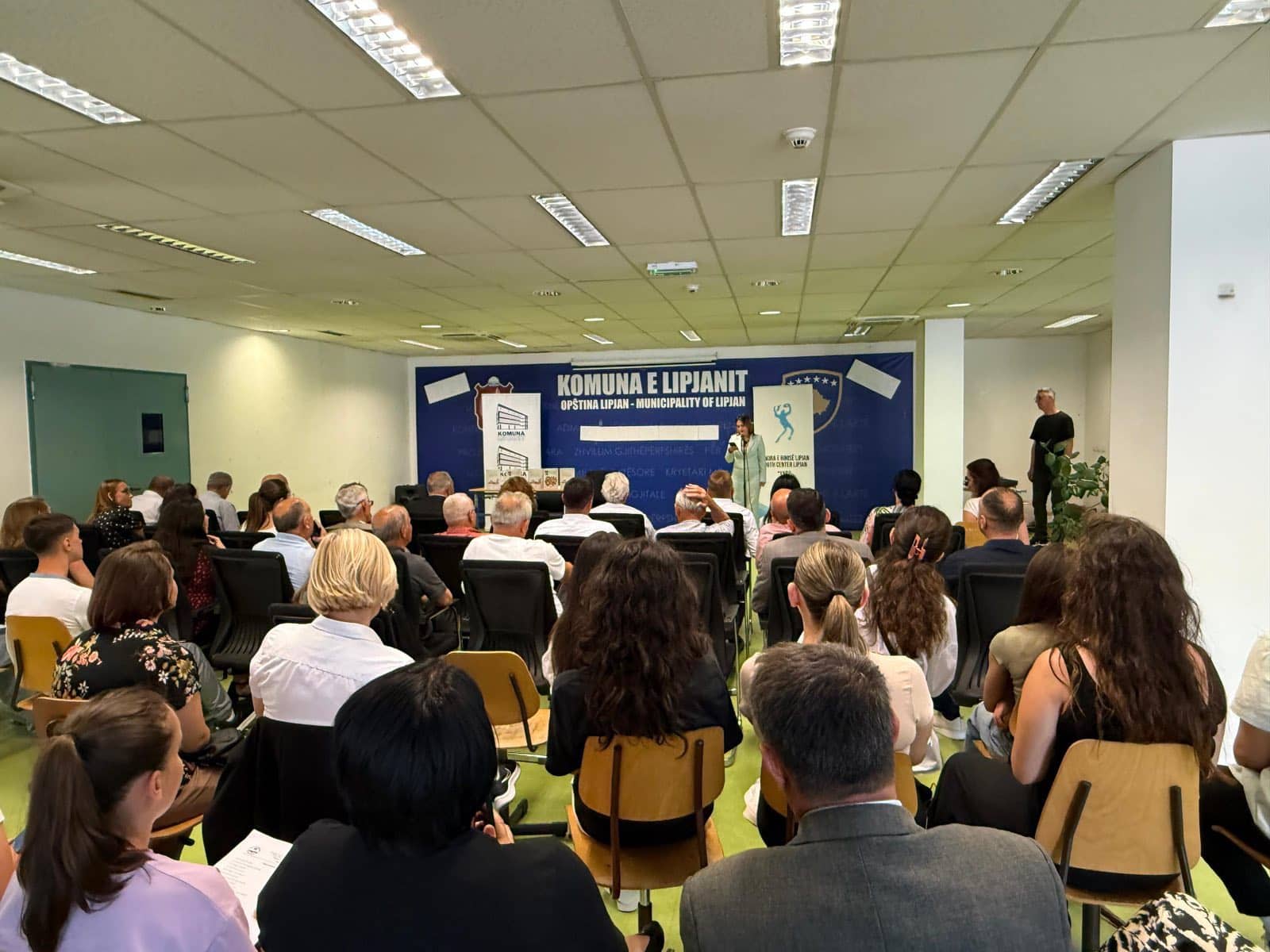 Në kuadër të aktiviteteve të Javës së Kulturës, sot në ambientet e Bibliotekës së Qytetit në Lipjan u mbajt “Ora letrare” me poetë nga Komuna e Lipjanit, si dhe u bë përurimi i librit të autorit Abdullah Troshupa me titull: “Leksikon i letrarëve të trevës së Lipjanit”